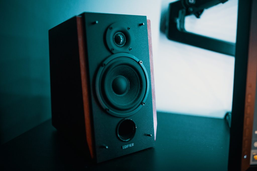 How loud is a 200 watt speaker