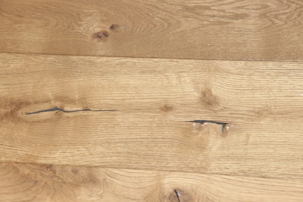 Oak wood floors for acoustic comfort